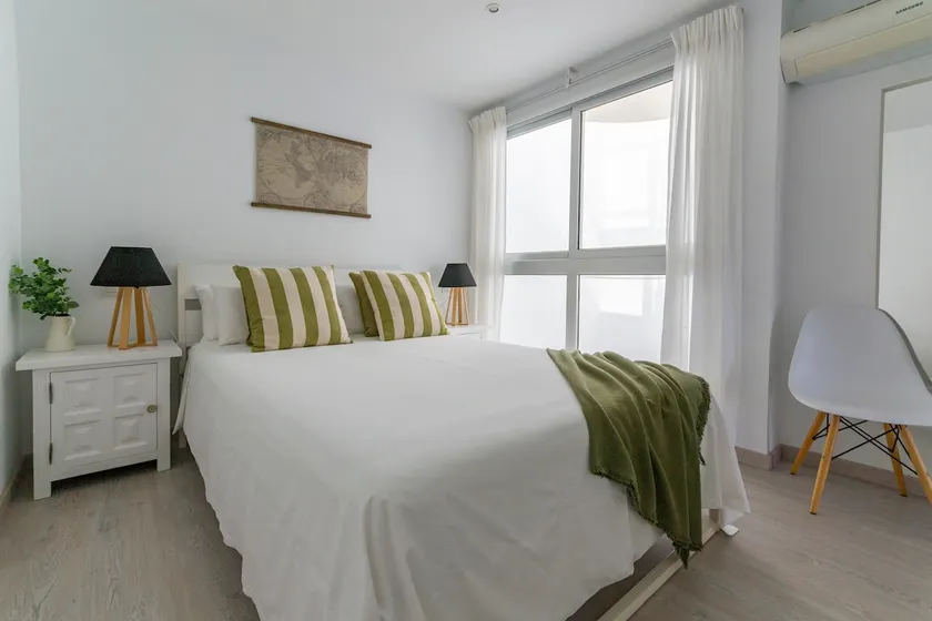 A spacious, newly renovated apartment. - Image 1