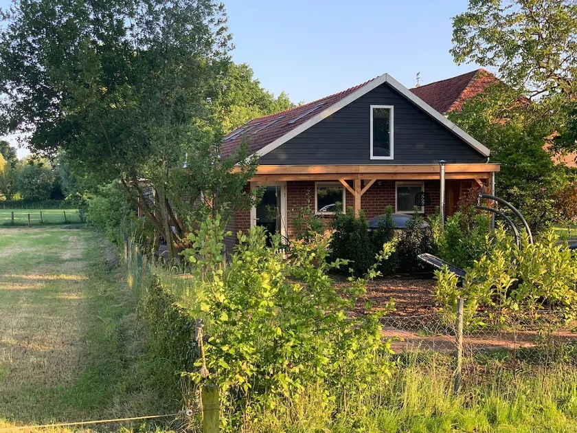 Farmhouse lodge with hot tub & sauna - Image 1