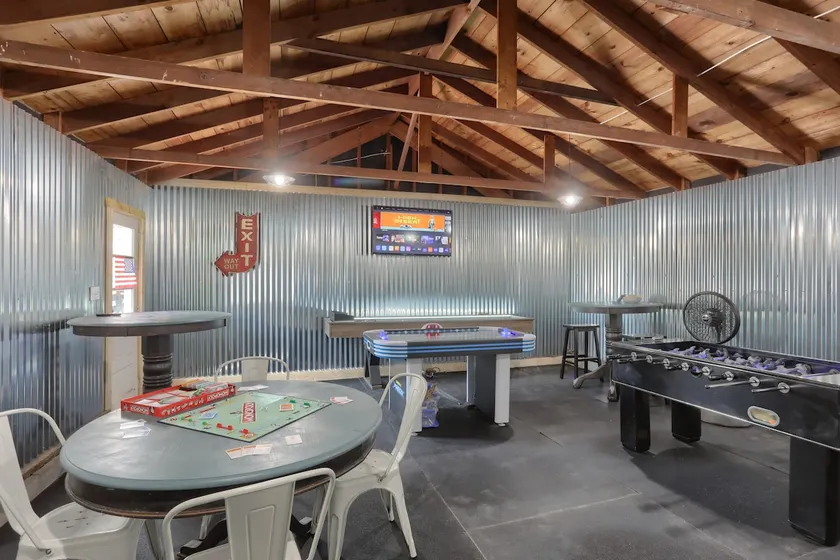 Gameroom, Firepit & Hot Tub Near Hershey - Image 1