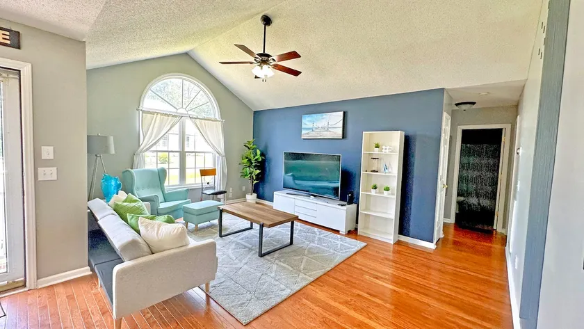 Rare find House wd lakeviews in a gated community! - Image 1