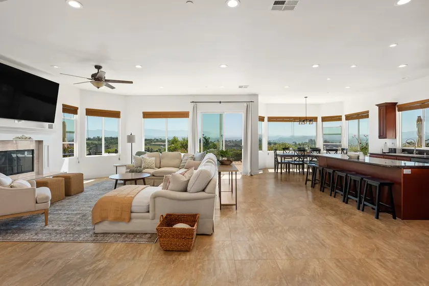 Ocean Breeze Orchard Villa- Hilltop Family Retreat - Image 1