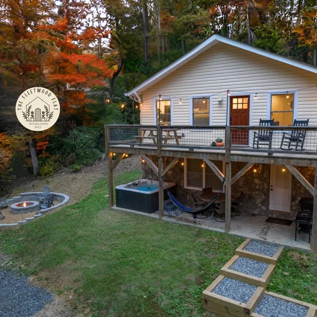 Fleetwood Flat: HotTub, GmRoom, FirePit, Fireplace - Image 1