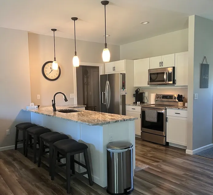 New build on golf course & trail - Image 1