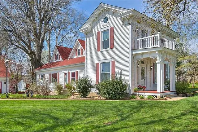 Apple Blossom Inn - Image 1