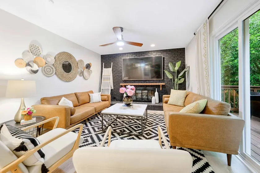 Luxe Modern Retreat - Large Groups (2 King/3 Qns) - Image 1