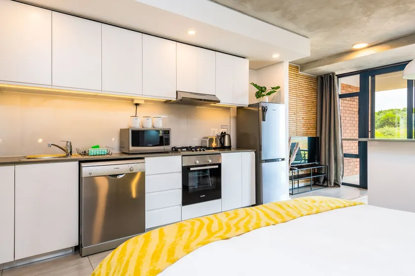 Coral Point Executive studio Apartment E316 - Image 1