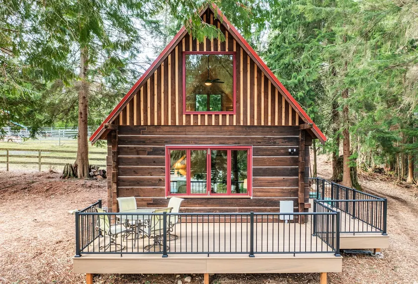Rocking V Horse Cabin at Valentine Farms - Image 1