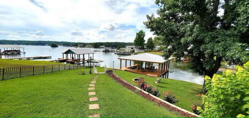 Big Boathouse, Screened Porch, Firepit, 3 King Bed - Image 1