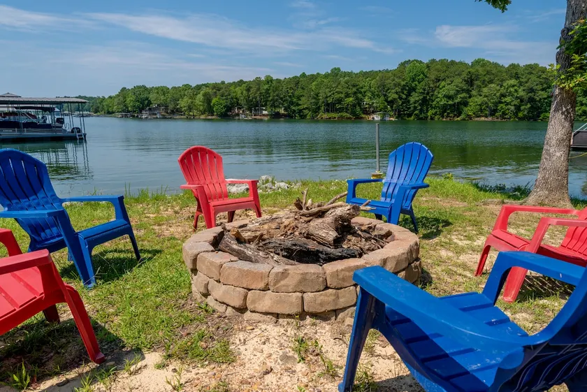 Lakeshore Oasis - Image 1