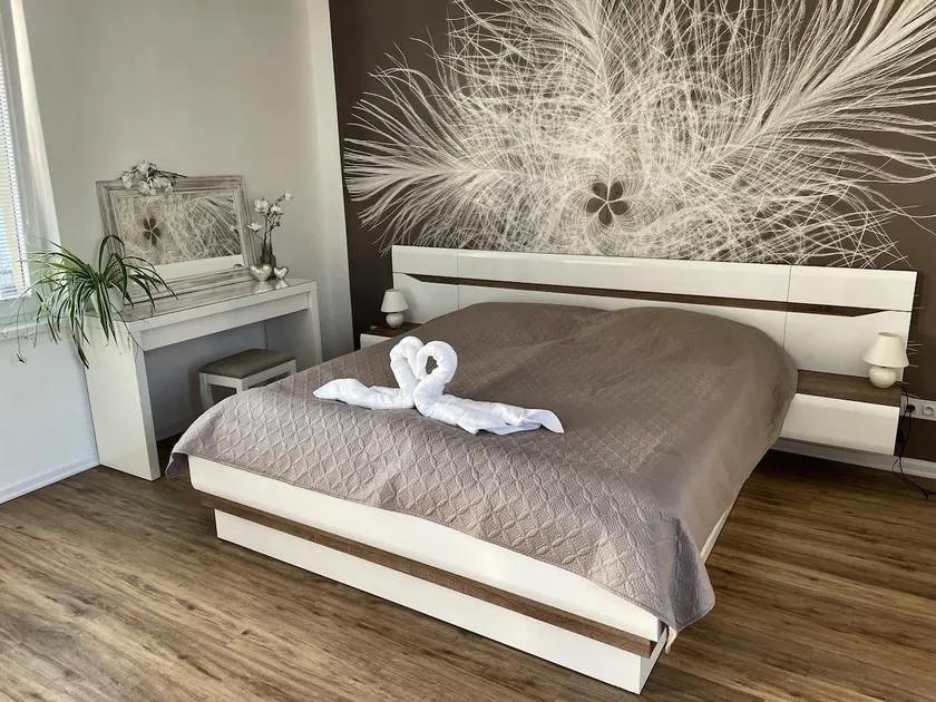 Apartment for up to 9 people - Image 1
