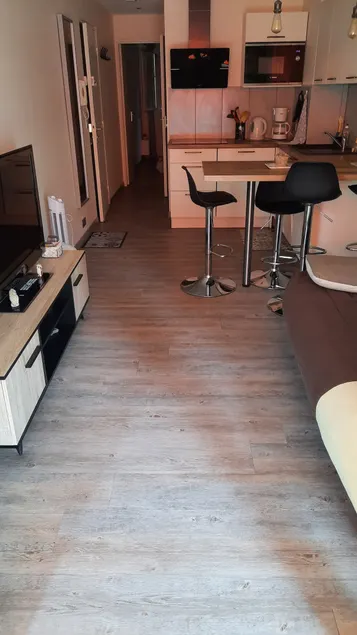 Quiet and sunny apartment. - Image 1