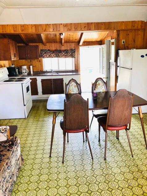 Charleston Lake Cottages - Image 1