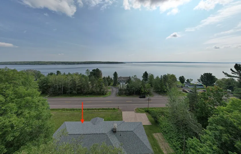 Trail Access - Large 3 Bedroom Home with garage - Image 1