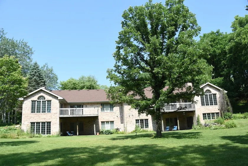 Beautiful 4000sqft spacious home - Image 1