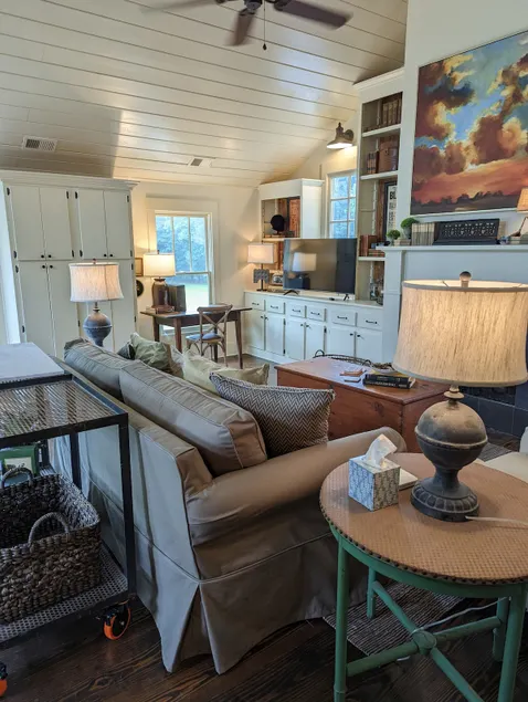 Fully Furnished Upstairs Suite - Image 1