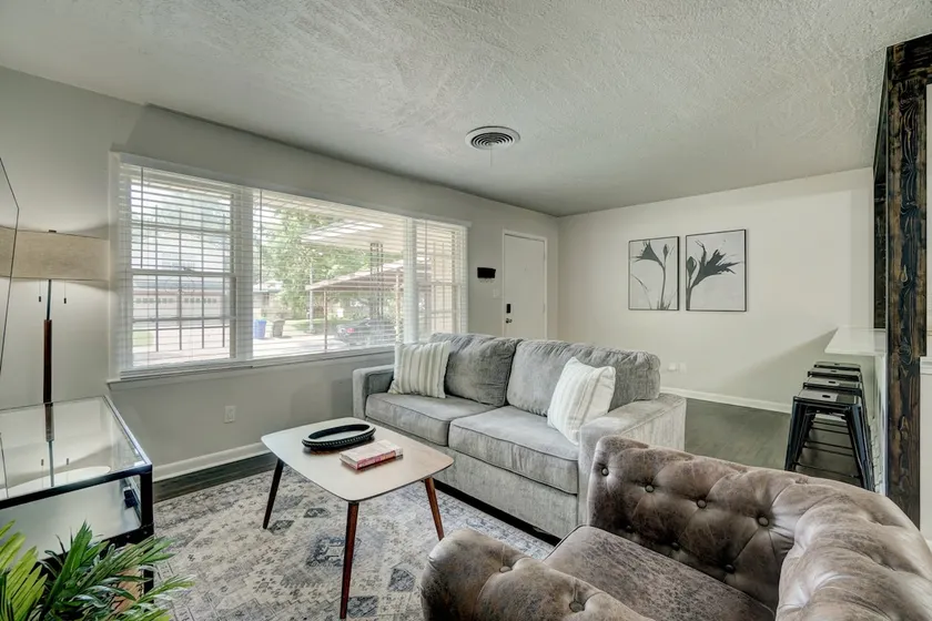 Cozy Classic Right By Campus! - Image 1