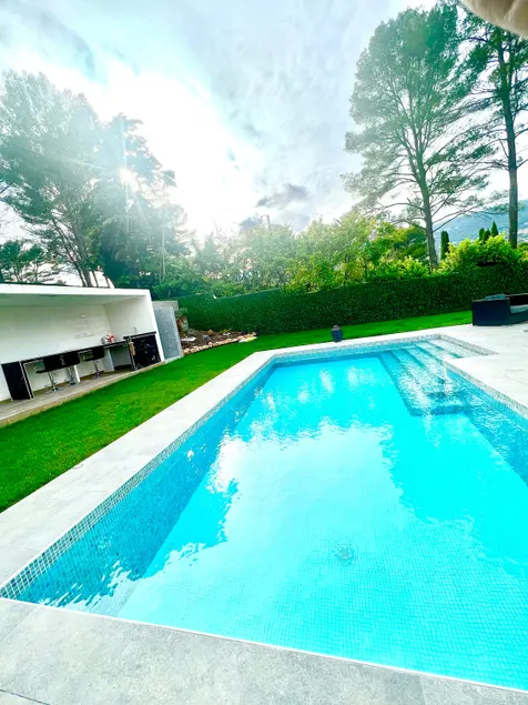 Quiet modern villa with swimming pool - Image 1