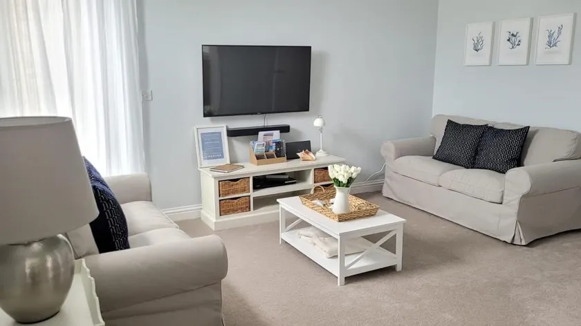 Swanage Bay Apartment - Image 1