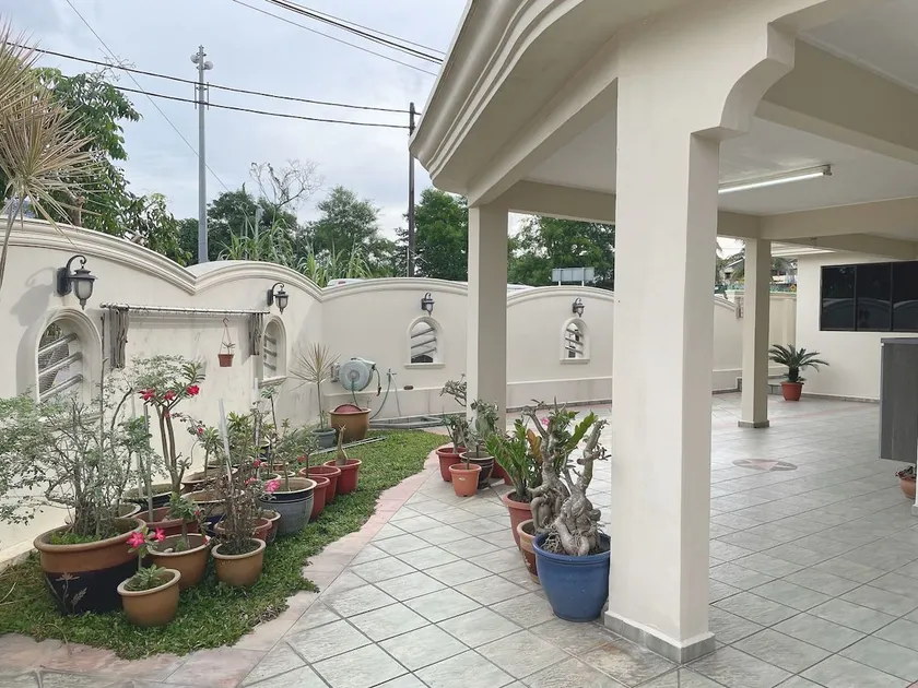 Lokkok Corner Single Storey House (8-12pax/4R3B) - Image 1