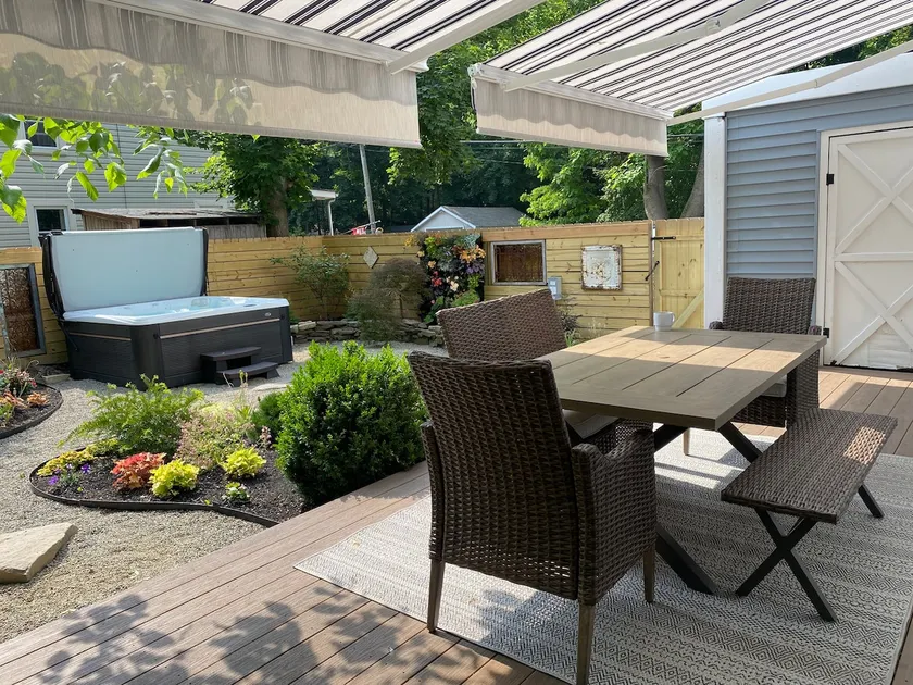 Lambertville Garden Home. Hot Tub and Parking - Image 1