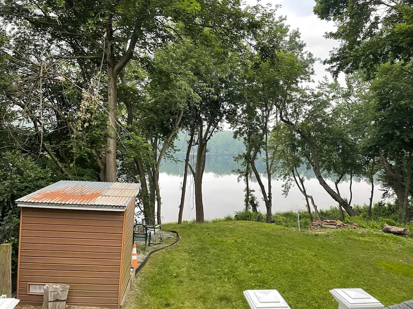 Vintage Riverview Cottage - Image 1