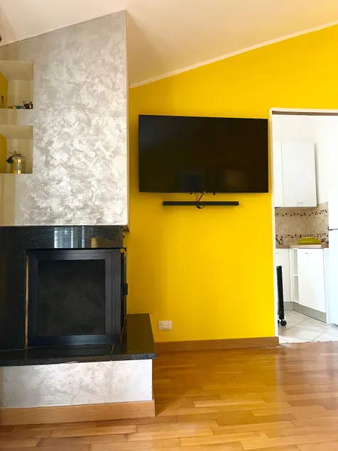 Yellow House Teramo - Image 1