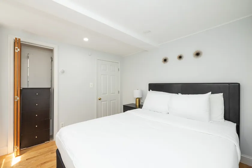 Economy 2 Bed w/ Free Parking | Peapod Rentals 88 - Image 1