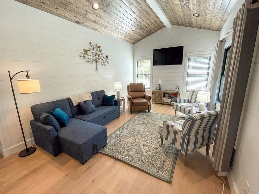 The Golfview Cottage - Image 1