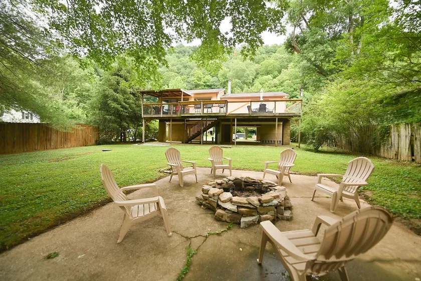 Riverside Roost -bourbon themed water front home - Image 1