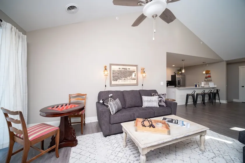 Bettendorf Gem: 3BR Apartment w/ King Suite & Offi - Image 1