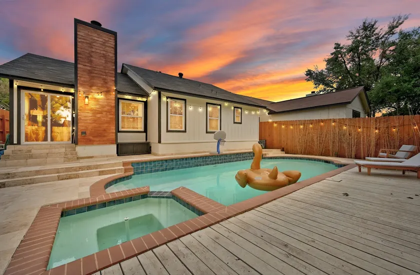 South Austin Pool House! - Image 1