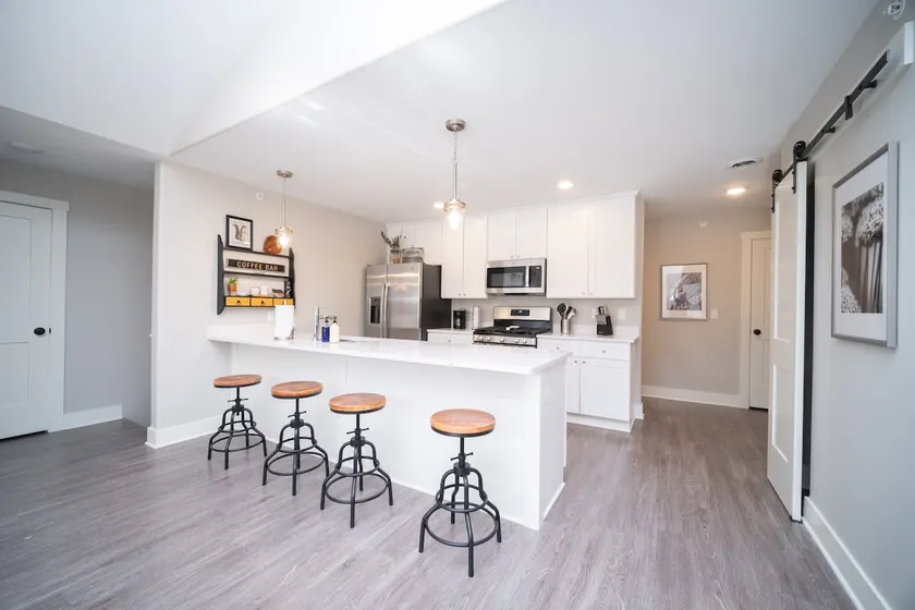 Awesome 2 bed with office and king master suite co - Image 1