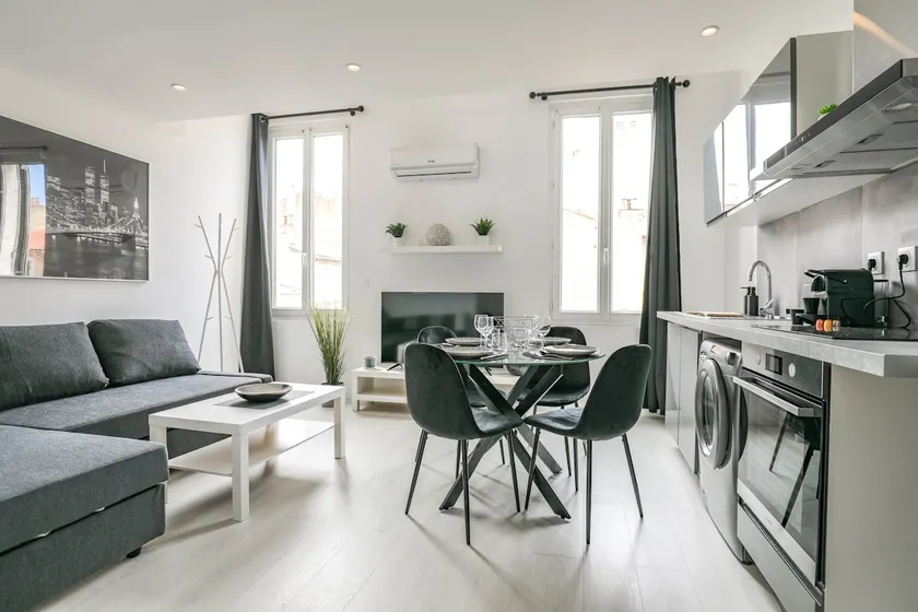 ® L'Urbain: Beautiful Mezzanine / Air Conditioning - Image 1