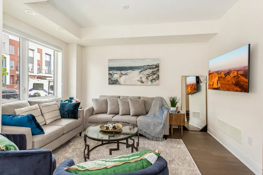 Serene Sanctuary in Toronto - Image 1
