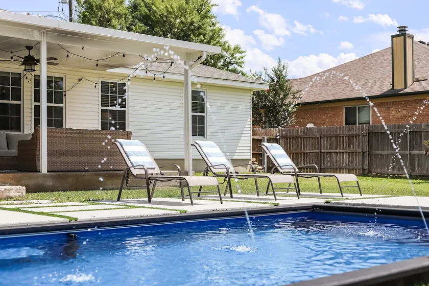 Year-Round Pool, Near Austin, Stocked Kitchen - Image 1