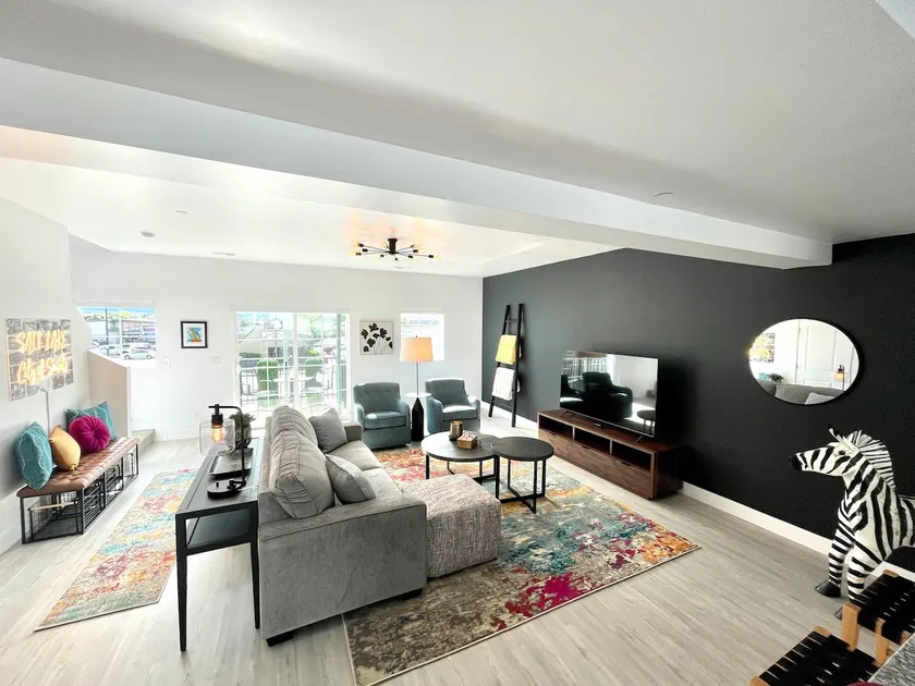 Happy Place on State - High End - 2 Car Garage! - Image 1