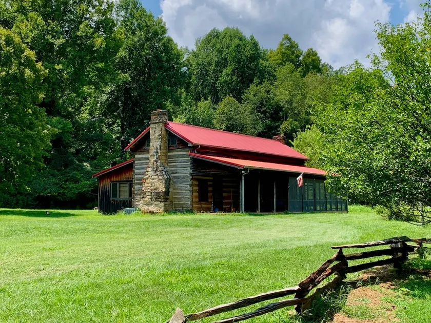 Woodland Oasis: Historic Cabin with Modern Comfort - Image 1
