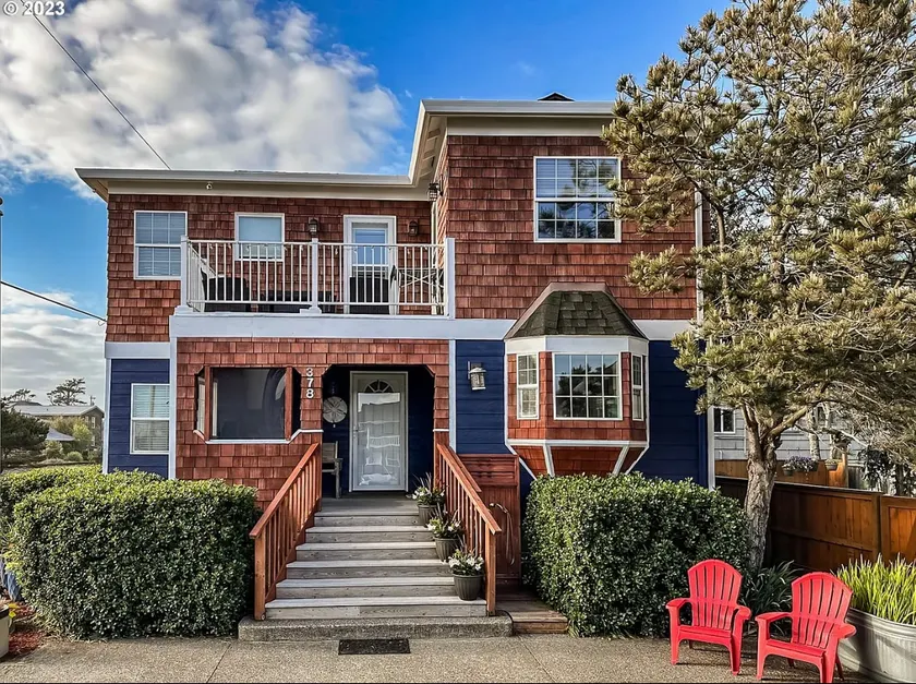 The Sand Dollar Beach House (2 min walk to beach) - Image 1