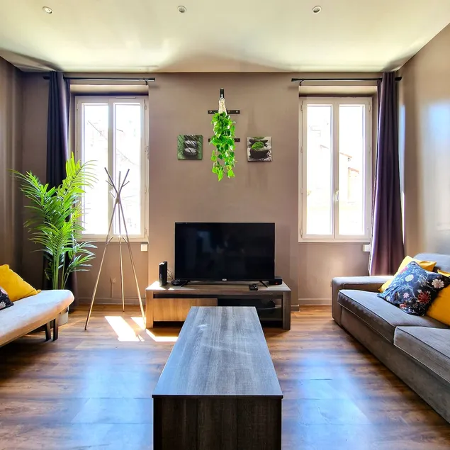 ® Le Central Parc - 2-bedroom - Spacious - Air conditioning - Wifi - Image 1