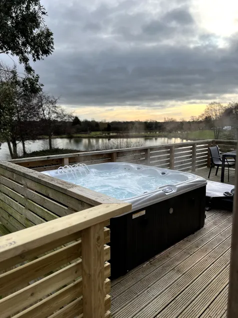 Luxury Lakeview Lodge 6 - Image 1