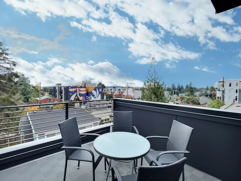 Modern Ballard Townhome with Rooftop Views - Image 1