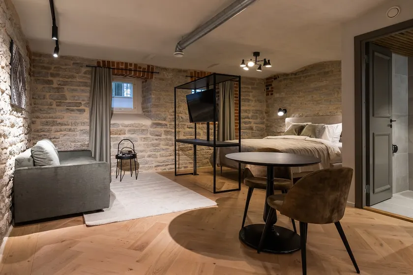 Boutique Comfort - Ground Floor Style! - Image 1