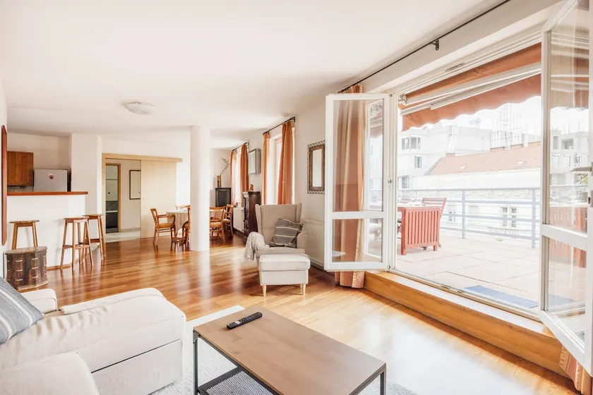 Bright and Spacious Penthouse w/ Terrace & Parking - Image 1