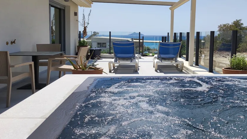 SUITE Thalassa - with Jacuzzi - Image 1