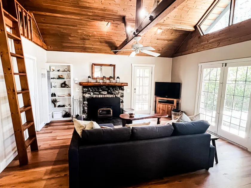 The Nest: Hot Tub, Fireplace, Grill, AC Pets Ok! - Image 1