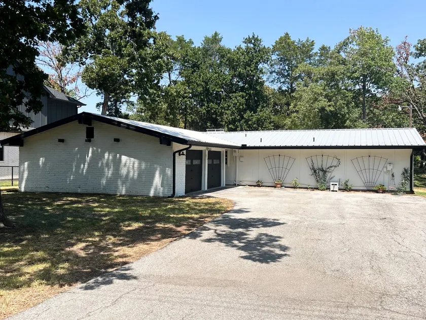 Joe's Place at Cedar Creek Lake - Image 1