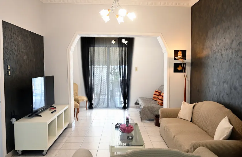 Aelia Apartment - Image 1