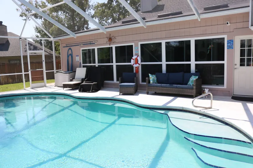 Beautiful Pool Home in Jacksonville - Image 1