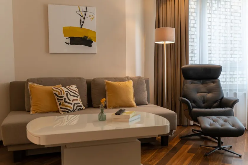 Apartment with Balcony (yellow) - Image 1