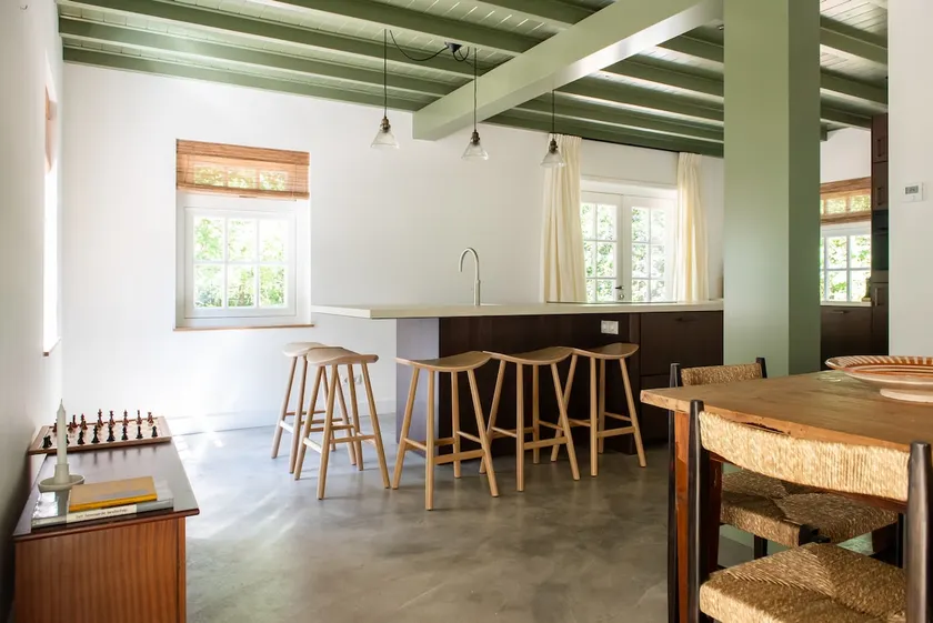 Spacious family house with large garden & wood-burning stove - Image 1